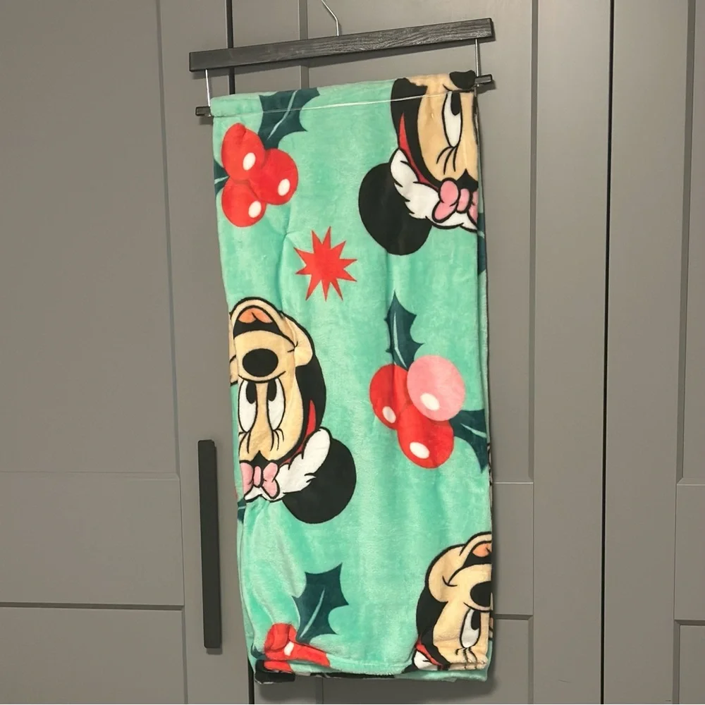 2x Disney Mickey + Minnie Christmas Plush Throw Blanket Set 50x60 Green cozy